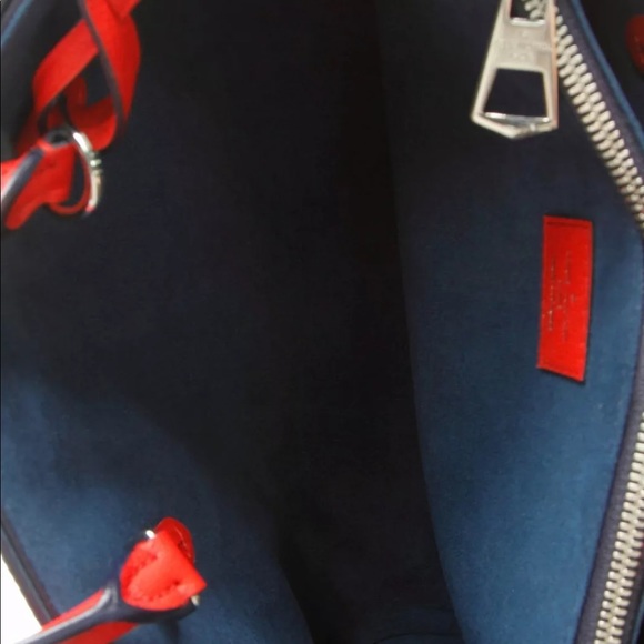 ( SOLD ) Louis Vuitton Epi Twist Tote Bag - Picture 4 of 9